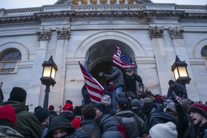 Illustration. Emeutiers au Capitole, Washington.