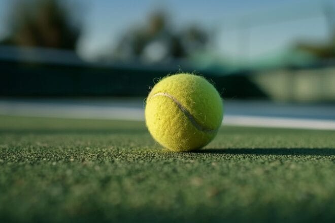 Illustration. Une balle de tennis.
