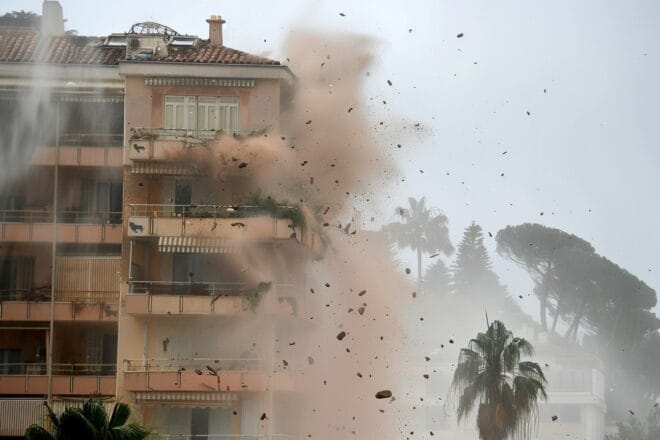 Illustration. Juste avant l'effondrement de balcons.