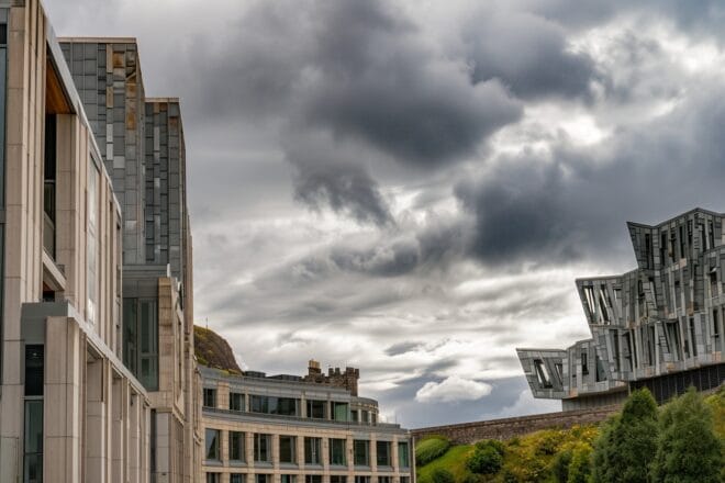 Illustration. Le parlement écossais, à Edinburgh.