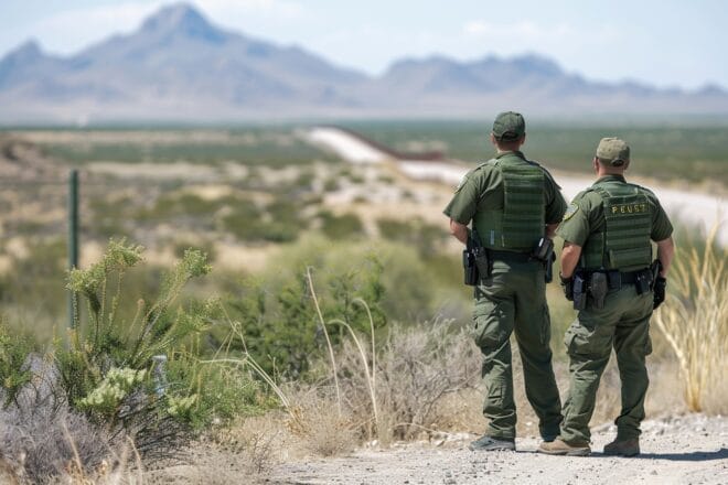 Illustration. La frontière entre USA et Mexique.
