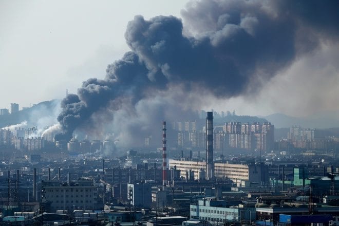 Illustration. L'incendie d'une usine.