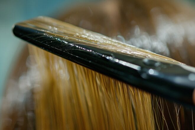 Illustration. Le lissage brésilien.