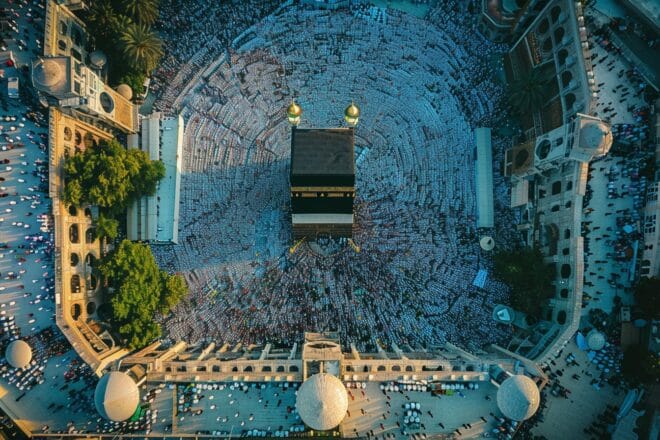 Illustration. Vue aérienne de la Kaaba.