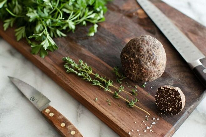 Image d'illustration. Truffe sur planche en bois