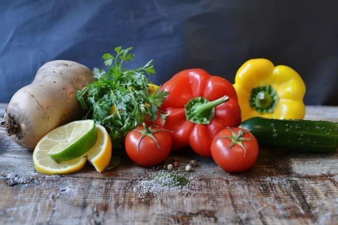 Image d'illustration. Cuisine saine avec fruits et légumes