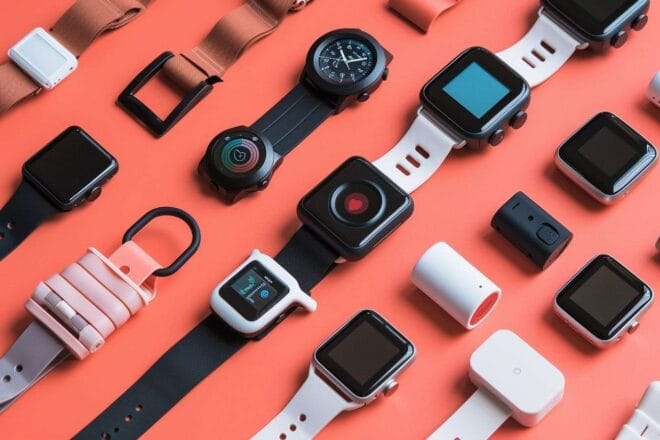 Image d'illustration. Trackers de fitness et montres intelligentes