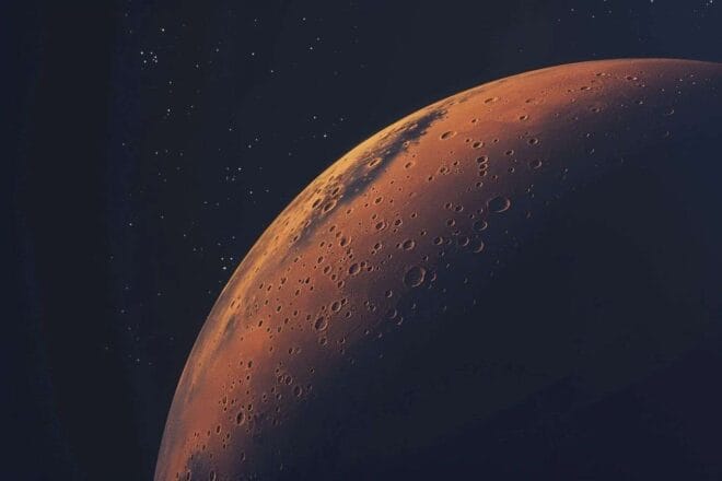 Image d'illustration. Gros plan de Mars à travers un télescope