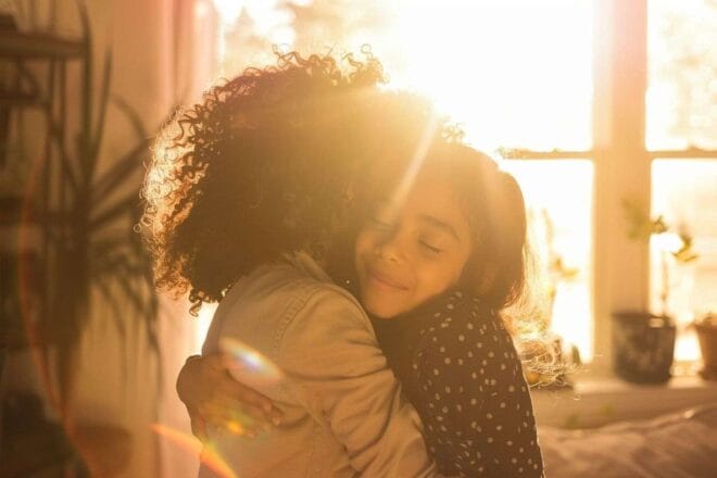 Image d'illustration. Un câlin chaleureux