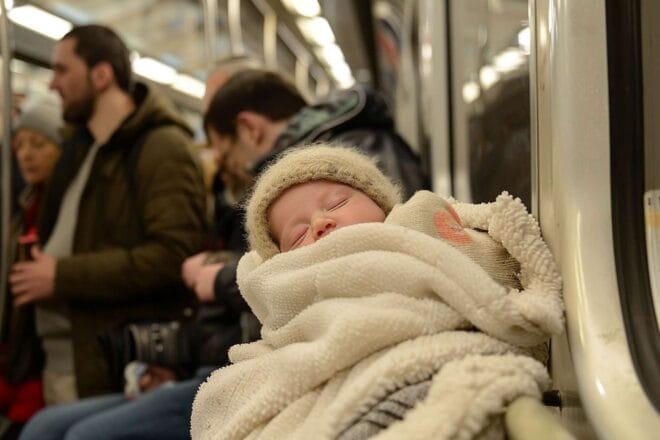 Image d'illustration. Un bébé dans le métro.