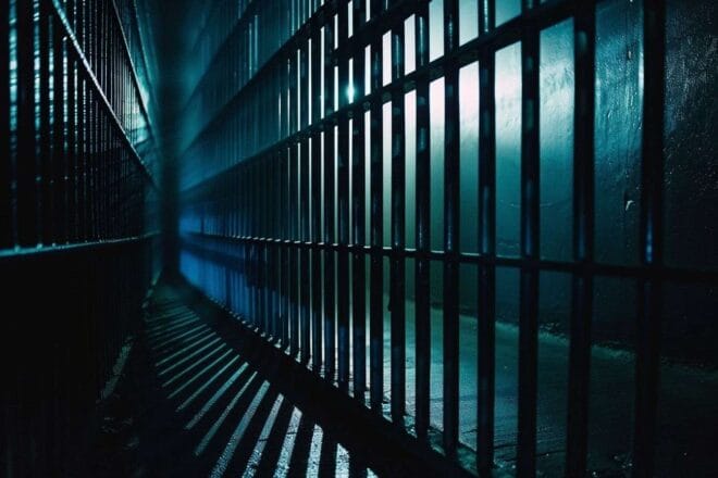 Image d'illustration. Les barreaux d'une cellule de prison.