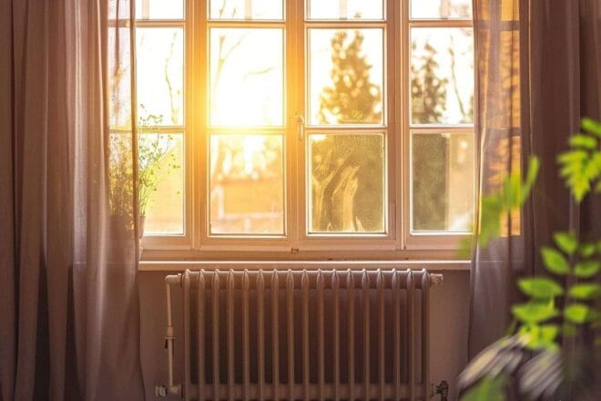 Image d'illustration. Radiateur et salon confortable.