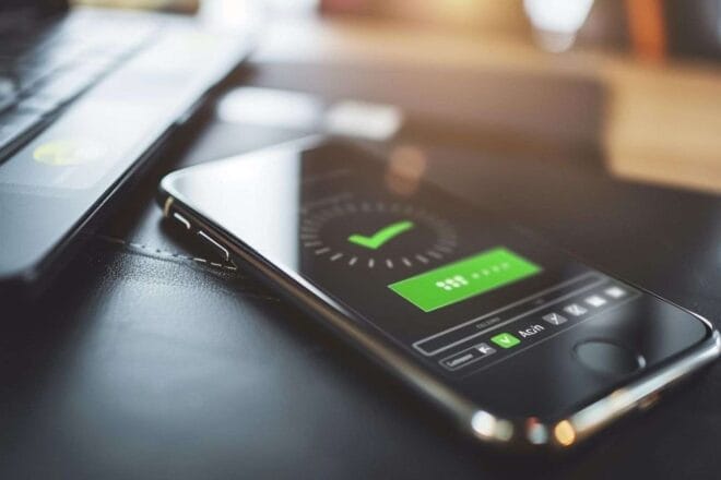 Confirmation de transaction bancaire numérique sur smartphone