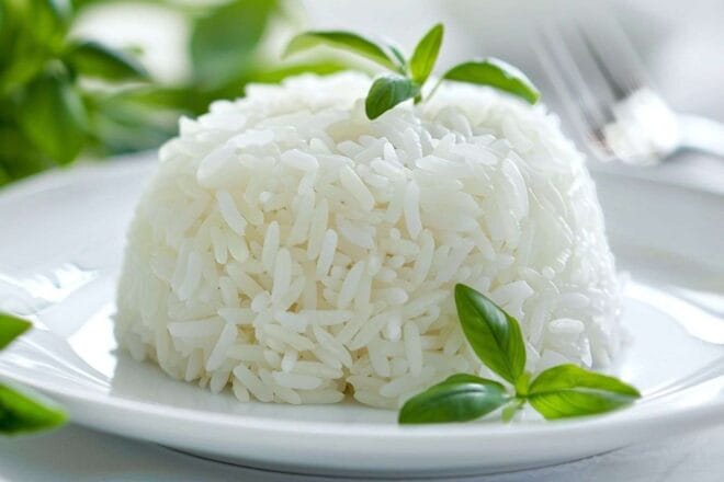 Image d'illustration. Gros plan de grains de riz moelleux
