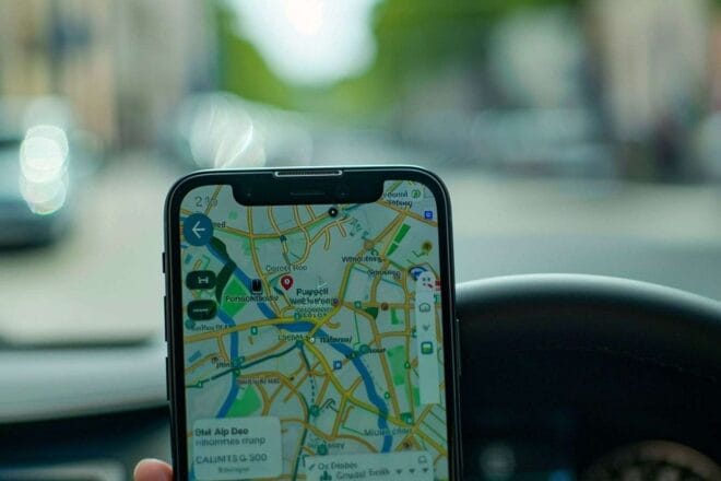 Image d'illustration. Smartphone avec application de navigation