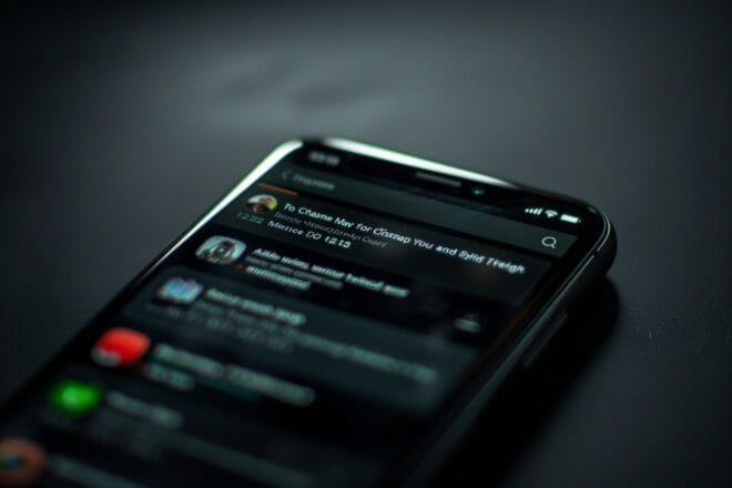 Image d'illustration. Smartphone et notifications.
