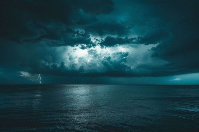 Image d'illustration. Orage au large.