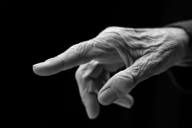 Image d'illustration. Doigts en mouvement au ralenti