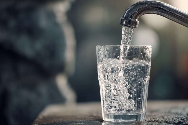 Eau de source claire