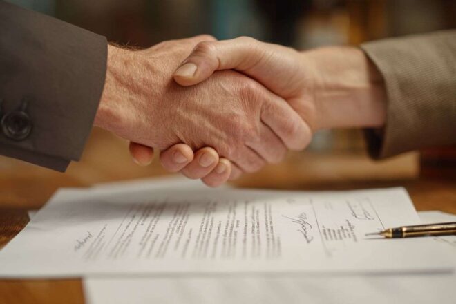 Échange de contrat signé