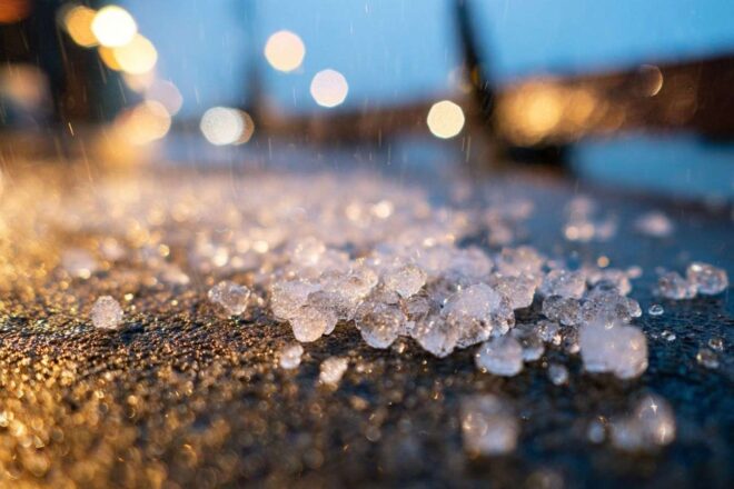 Glaçons de grêle sur surface froide