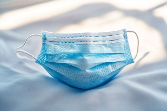 Gros plan d un masque hygiénique jetable