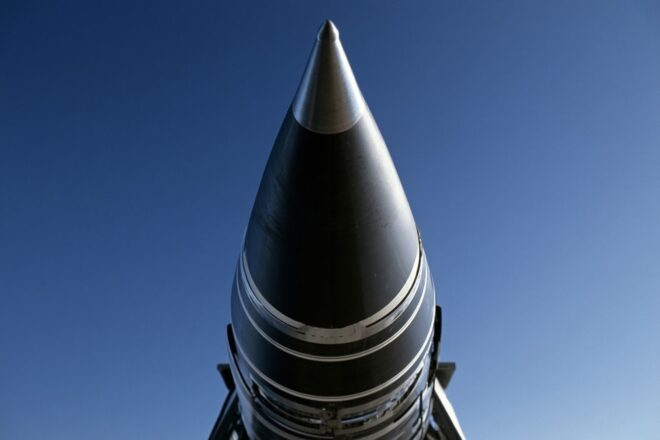 Gros plan d un missile intercontinental élégant