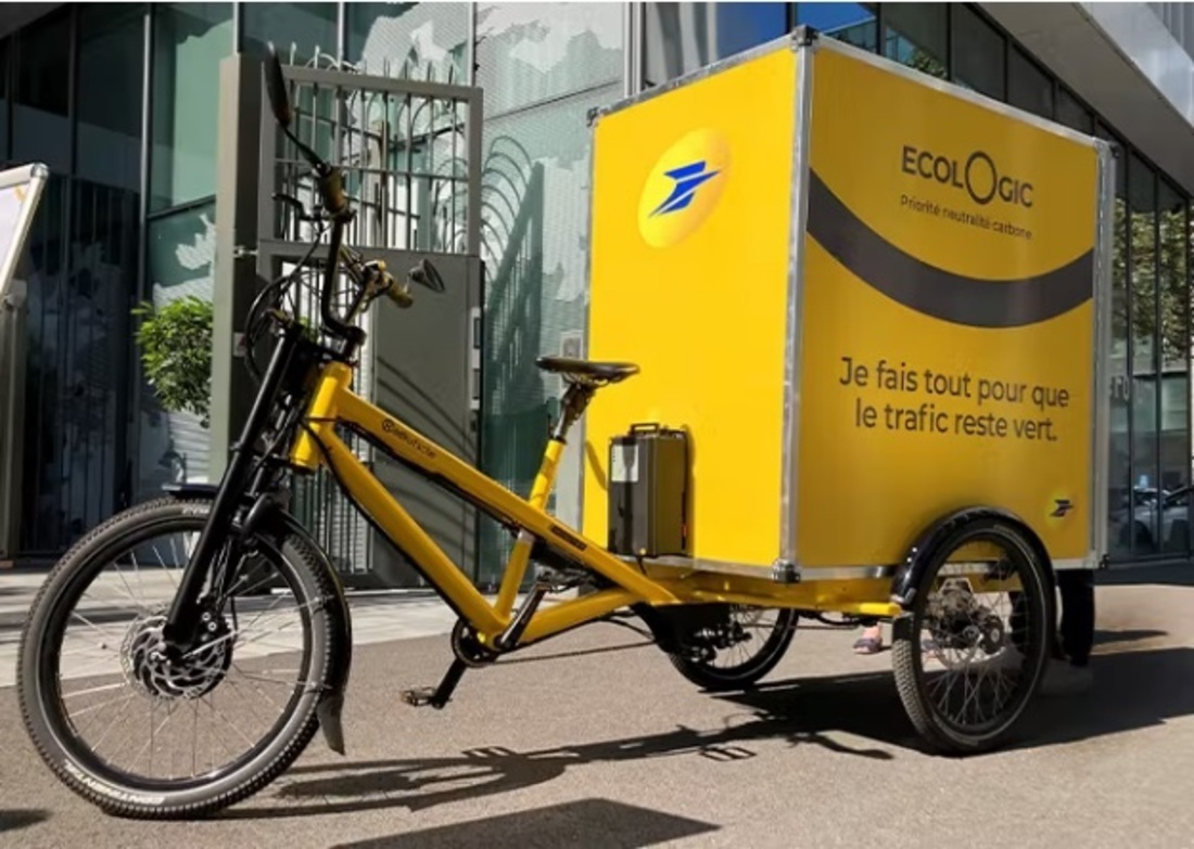 Livraison de colis : La Poste mise sur une flotte de 1000 vélos cargos en  2025