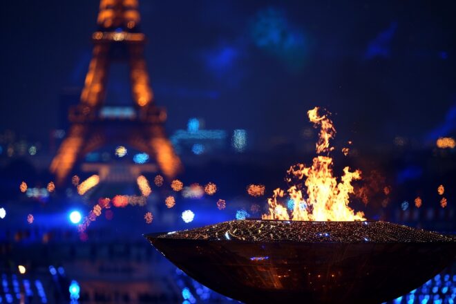 Illustration. Flamme olympique et Paris. 