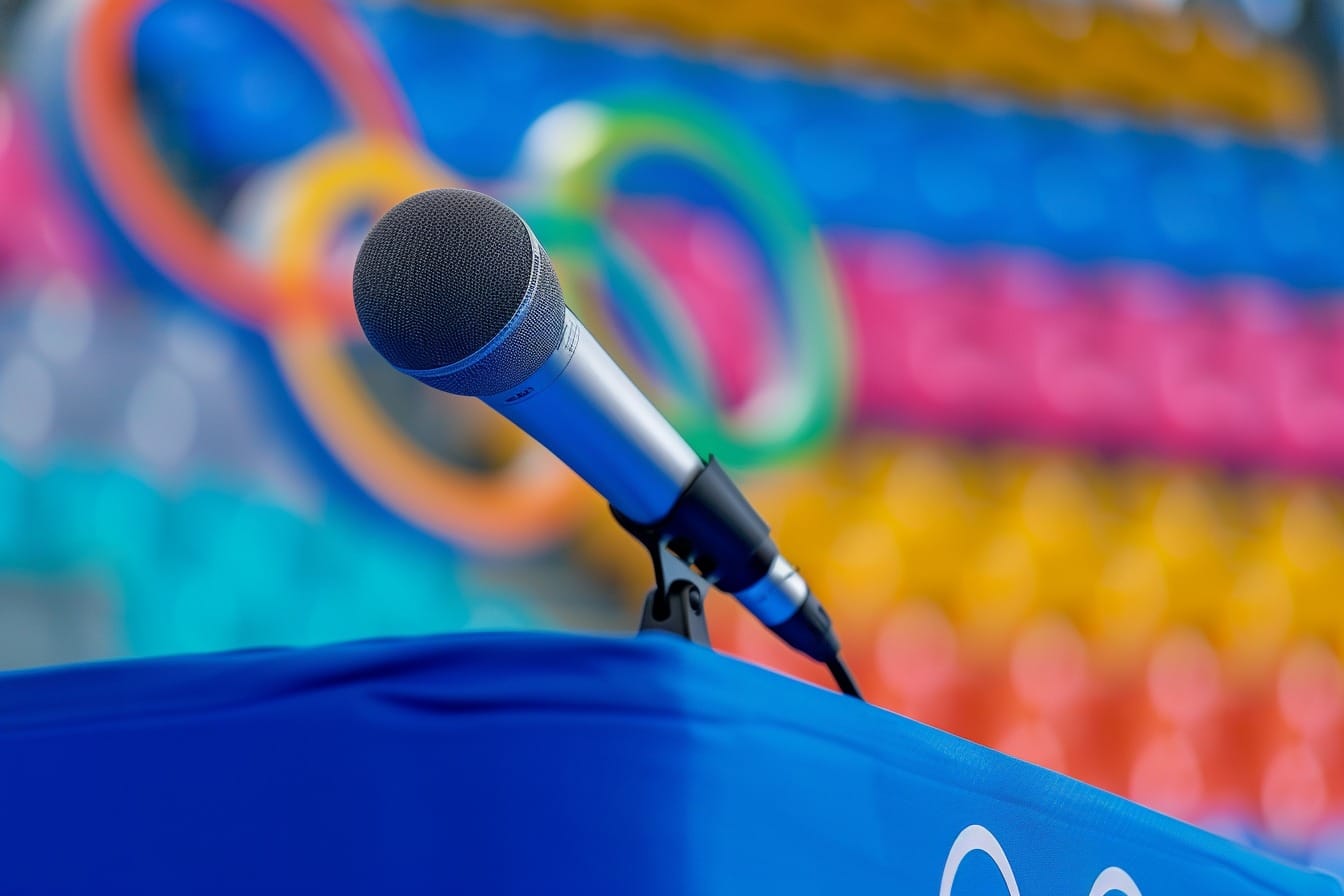 Illustration. Micro et anneaux olympiques.
