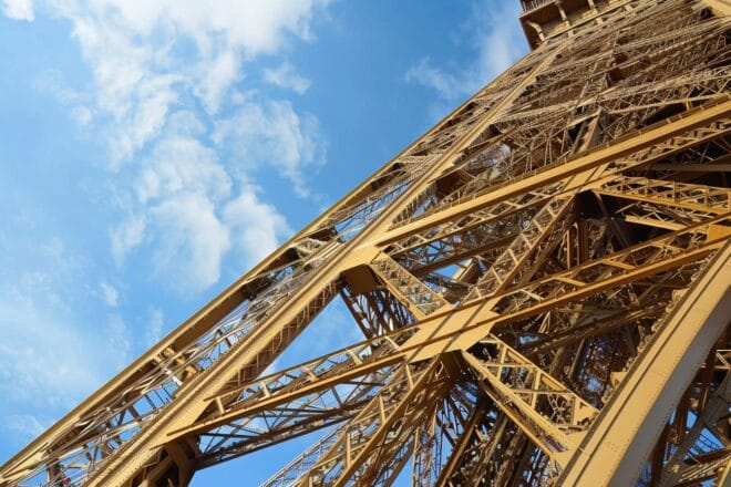 Illustration. Détail de la Tour Eiffel.