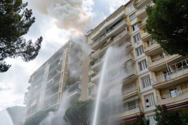 Illustration. La lutte contre un incendie.