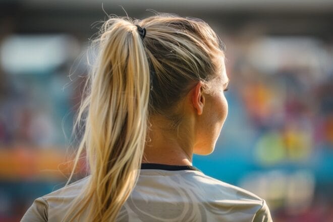 Image d'illustration. Illustration. Une joueuse de foot.