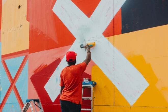 Image d'illustration. Logo de X (Twitter) peint par un street artist.
