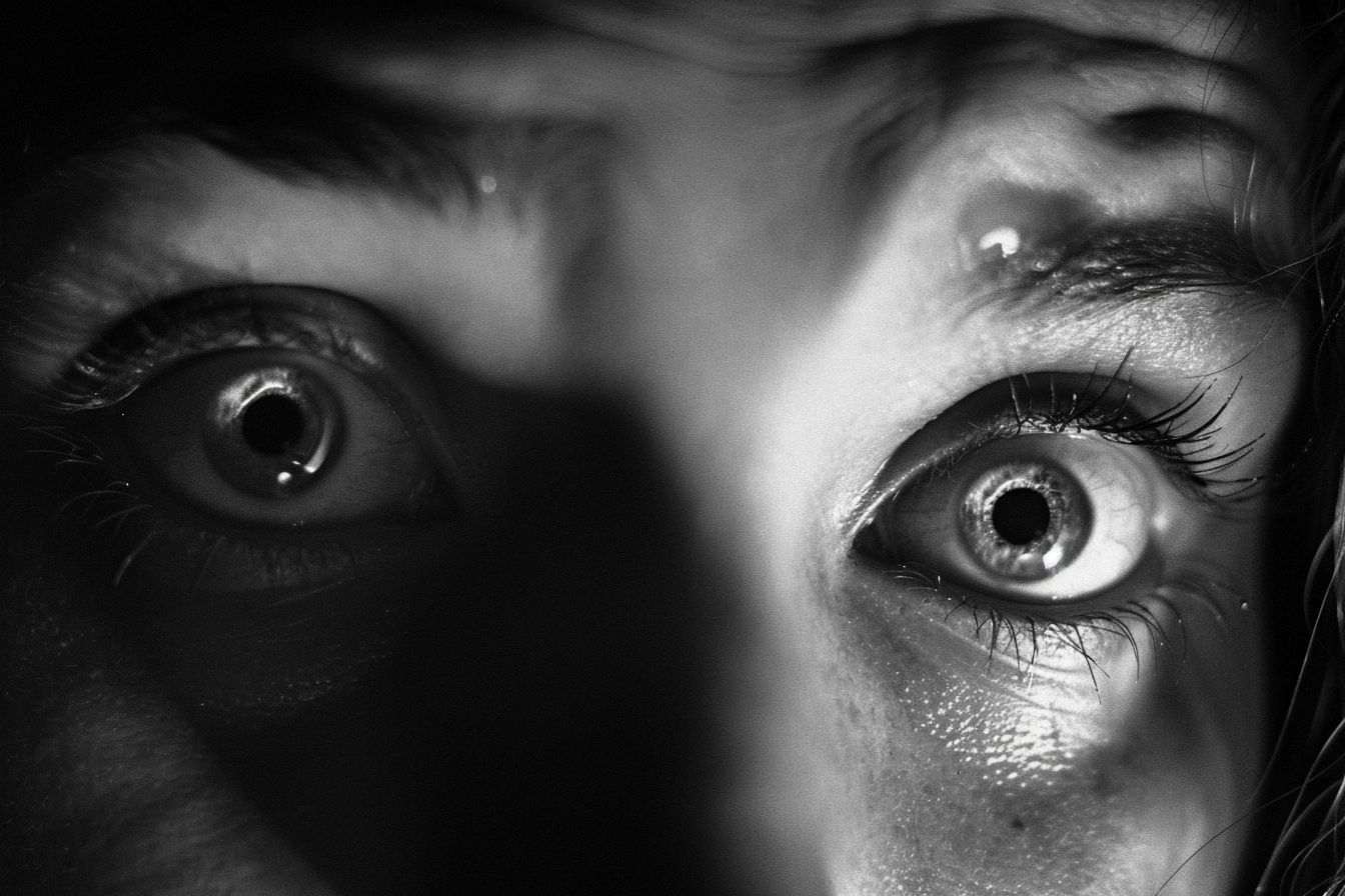 Image d'illustration. Peur et tension avec les yeux ouverts