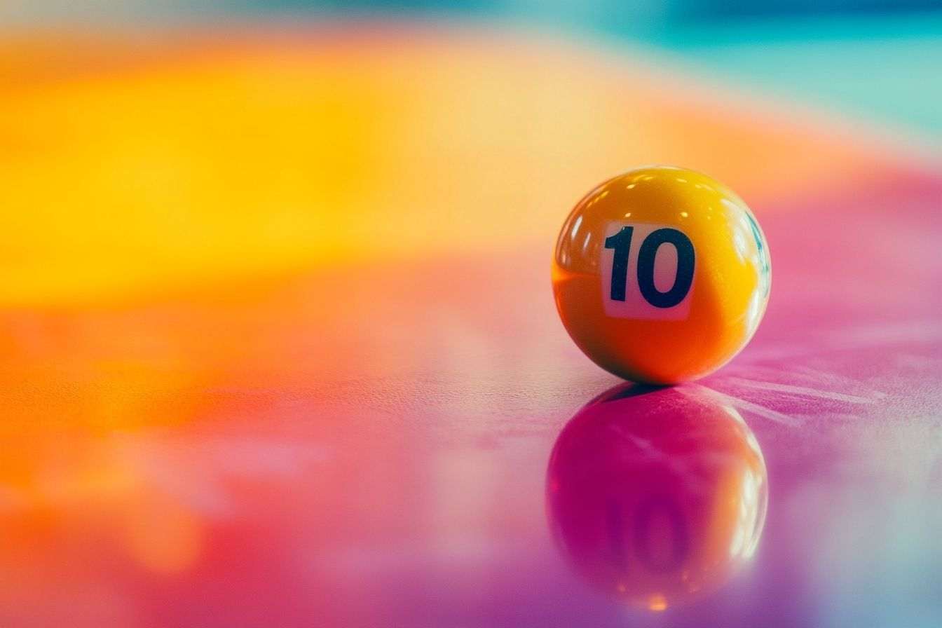 Une bille de loterie unique et brillante posée sur un fond dynamique évoquant l'anticipation et le mystère.