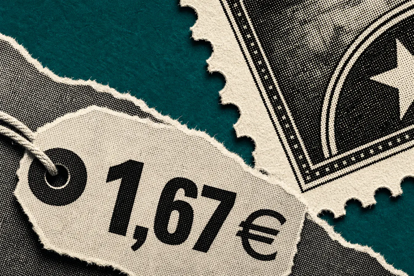 Gros plan sur 1,67 € et un timbre