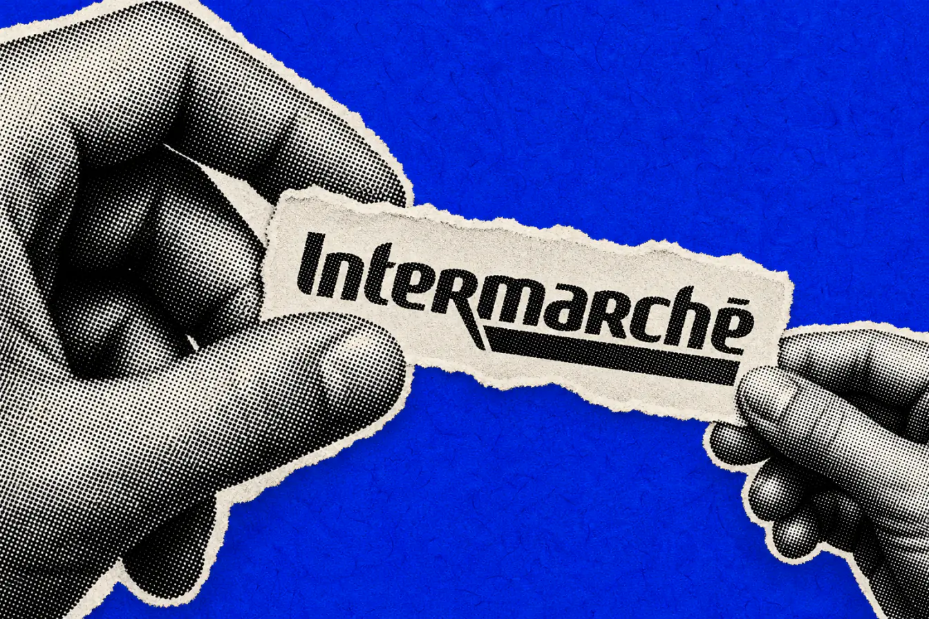 Logo Intermarché serré entre deux mains