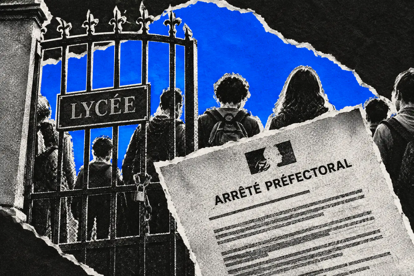 Portail de lycée barré devant des élèves
